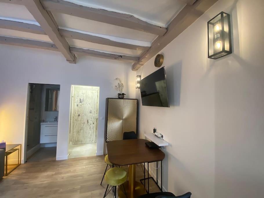 Apartment Marais Arev *