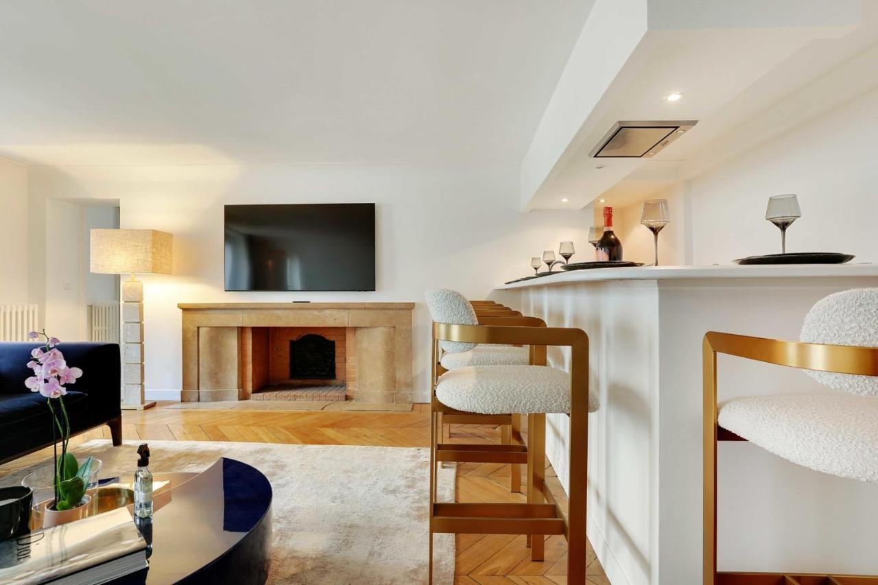 Elegant - 2bd-6p - Avenue Montaigne Apartment Paris