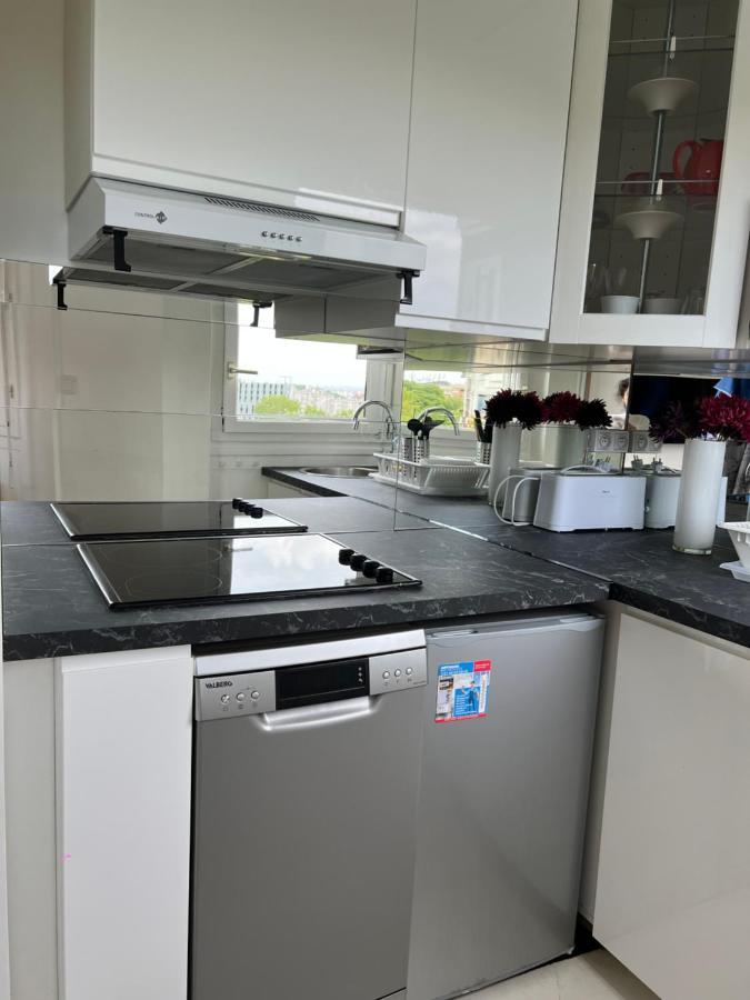In With View, 15min Direct To Center Apartment *