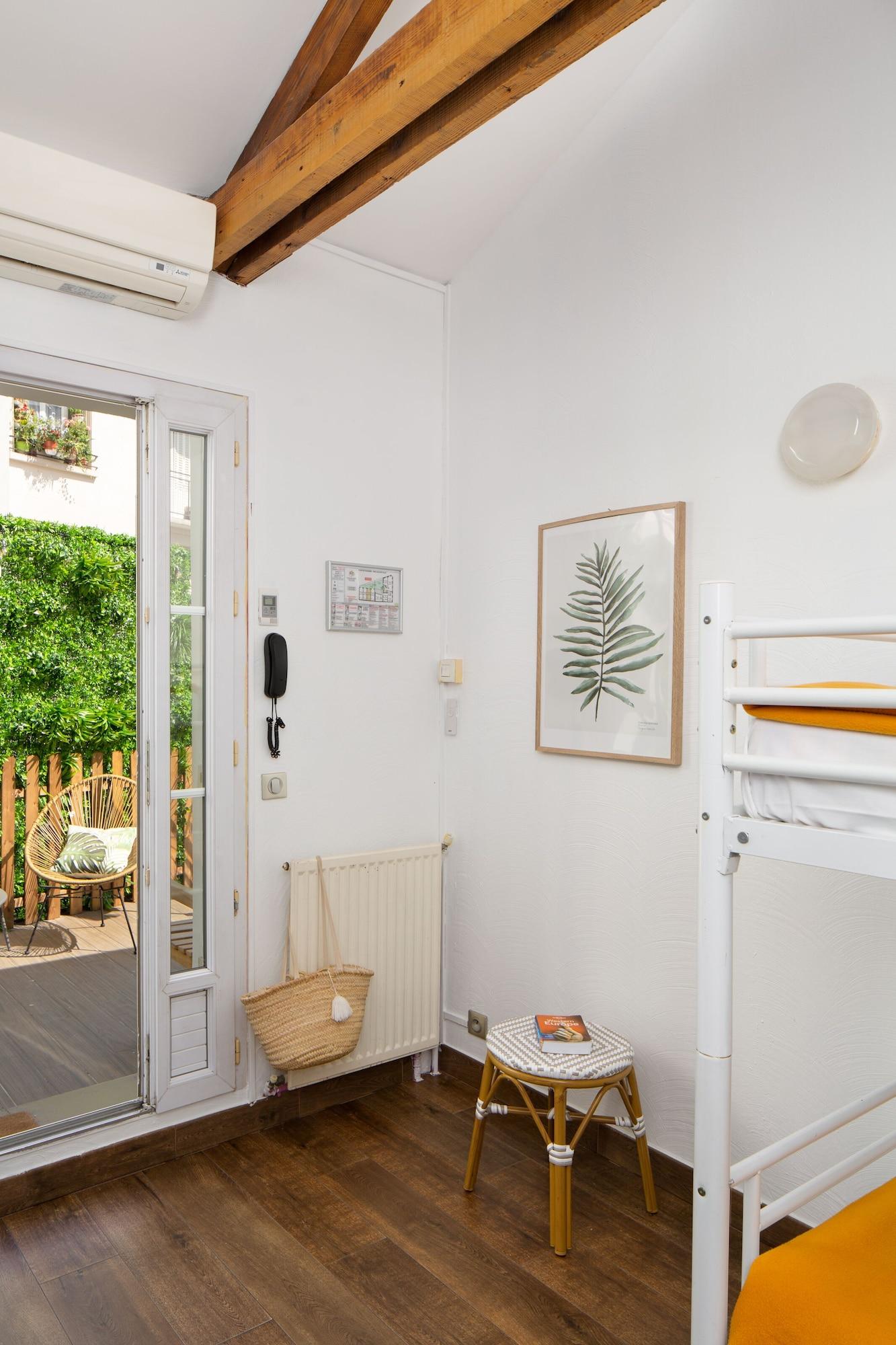 Le Village Montmartre By Hiphophostels Hostel Paris