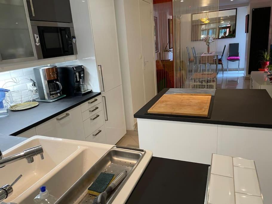 Appartamento Chezadrienparis - De 90m2 En Souplex Parigi