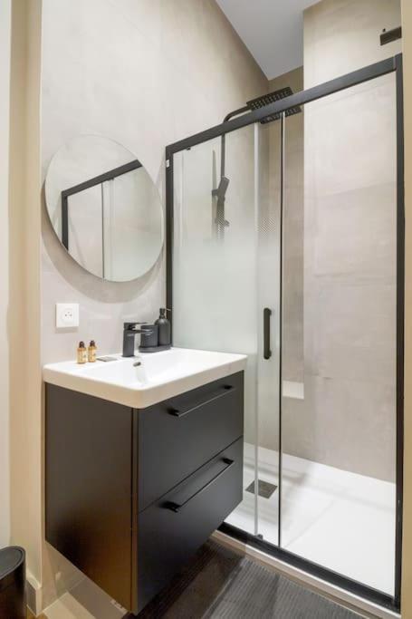 B.appart 6pers#2bedrooms#victorhugo#arcdetriomphe Parigi