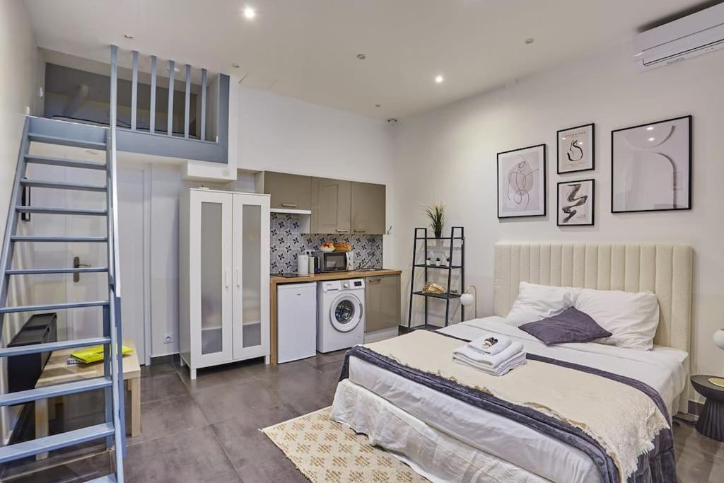 Apartment Center Of Montmartre By Prestige Paris