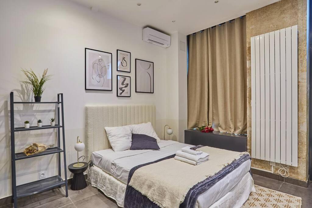 Center Of Montmartre By Prestige * Paris