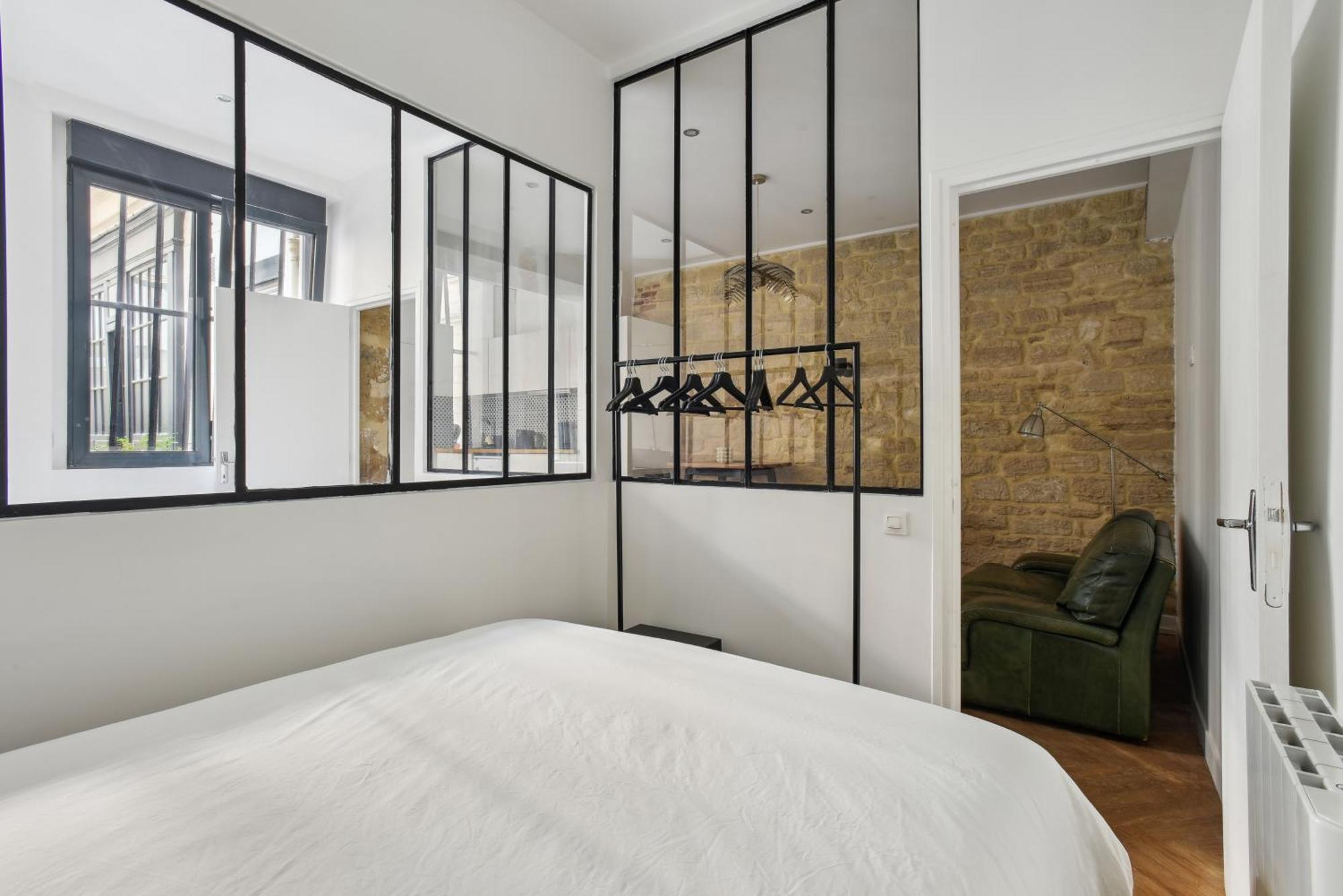 Apartment Beau 3 Pieces Rue Poissonniere Paris