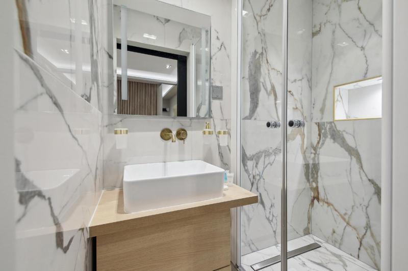 327 Le Marais - Superb In