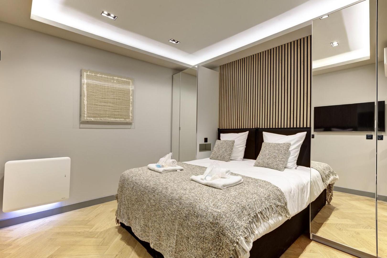 327 Le Marais - Superb In