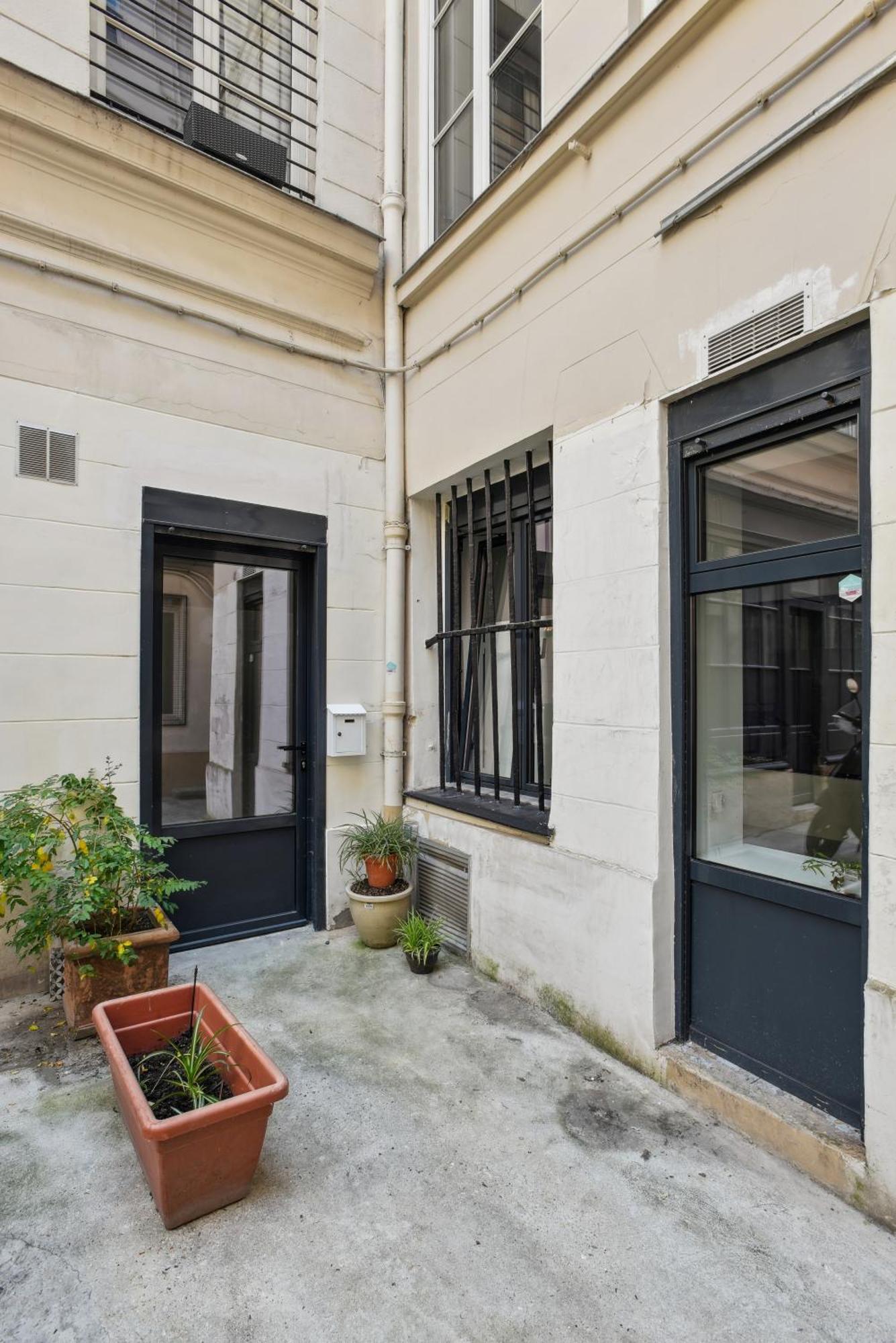 Beau 3 Pieces Rue Poissonniere Apartment Paris