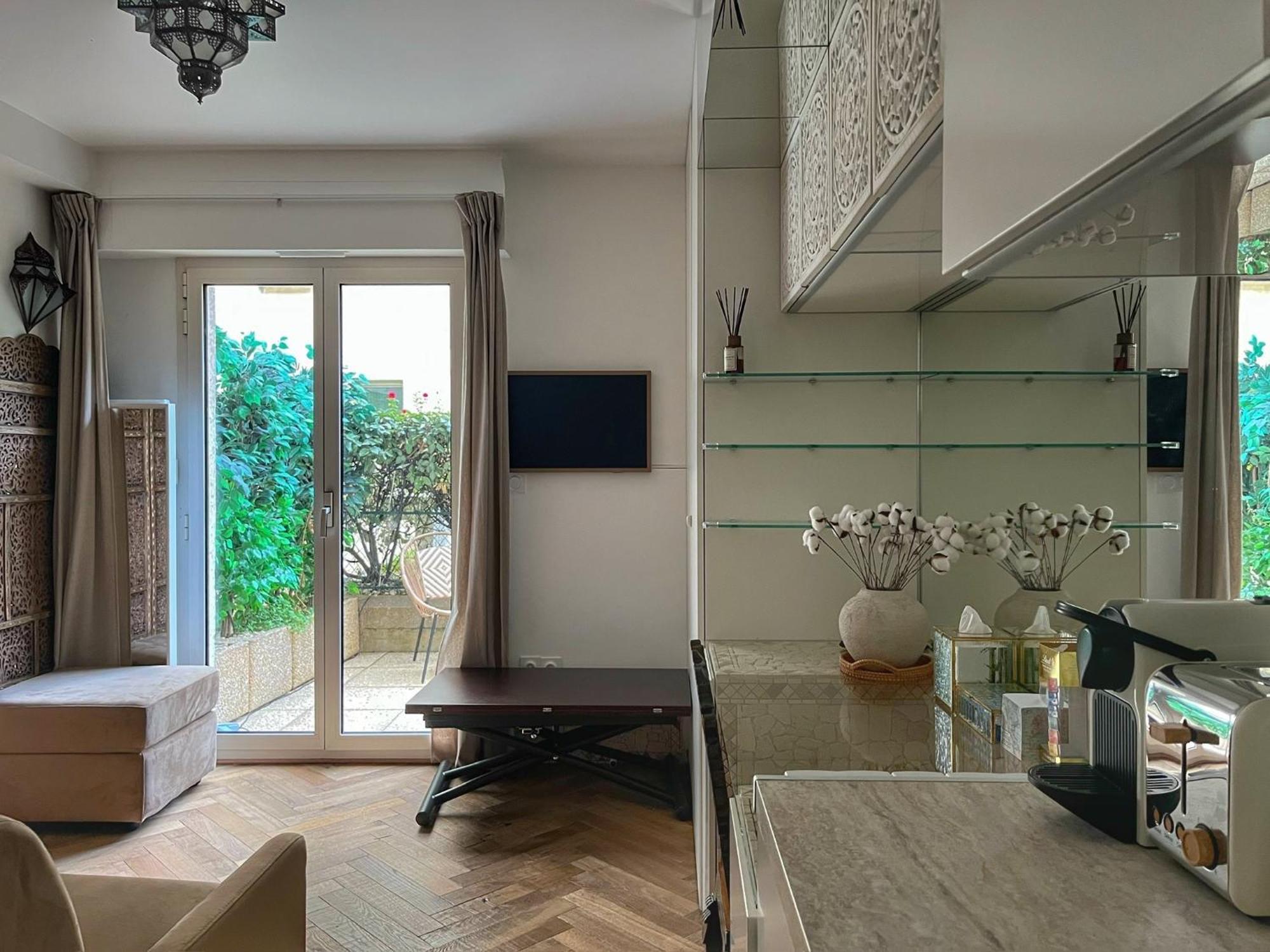 Apartment Tour Eiffel