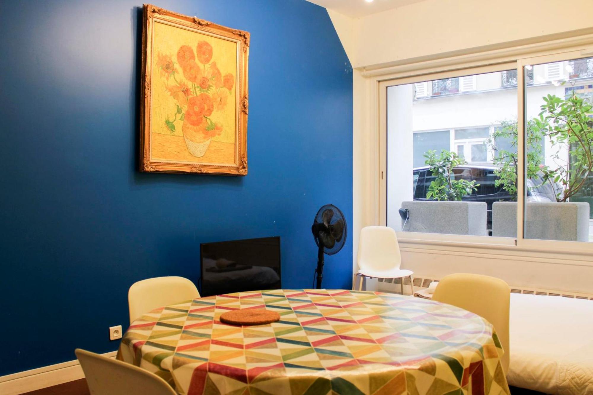 Colored Appt To Beaugrenelle Apartment
