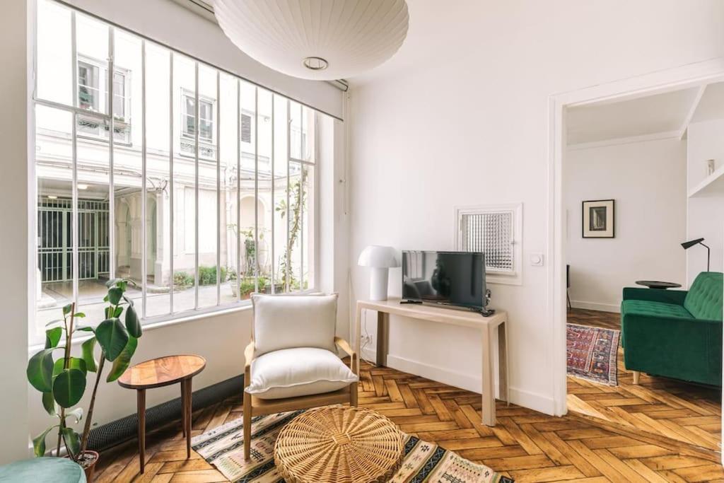 Bright In The 10arr. - 4 People Apartment *