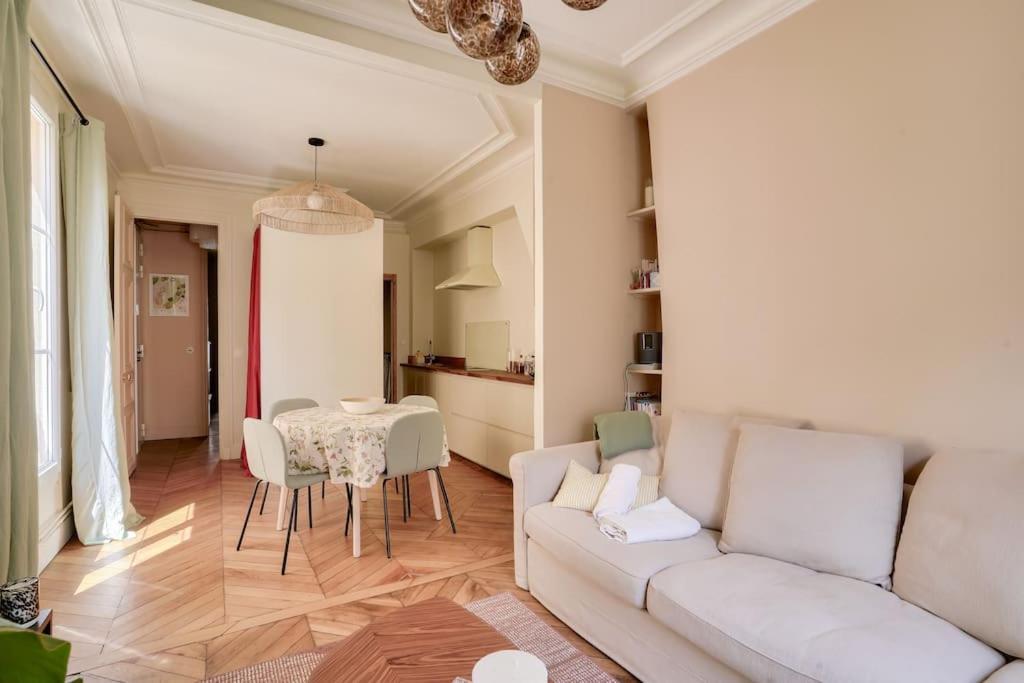 Superb 1 Bed Flat 5min Walk From The Louvre Paris
