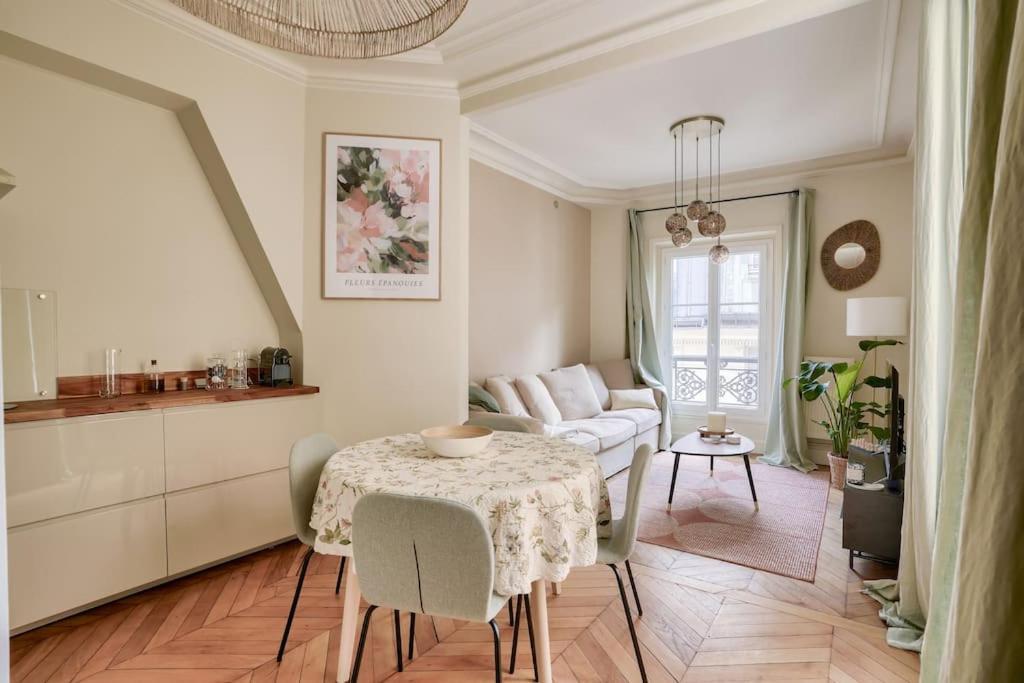 Superb 1 Bed Flat 5min Walk From The Louvre Paris