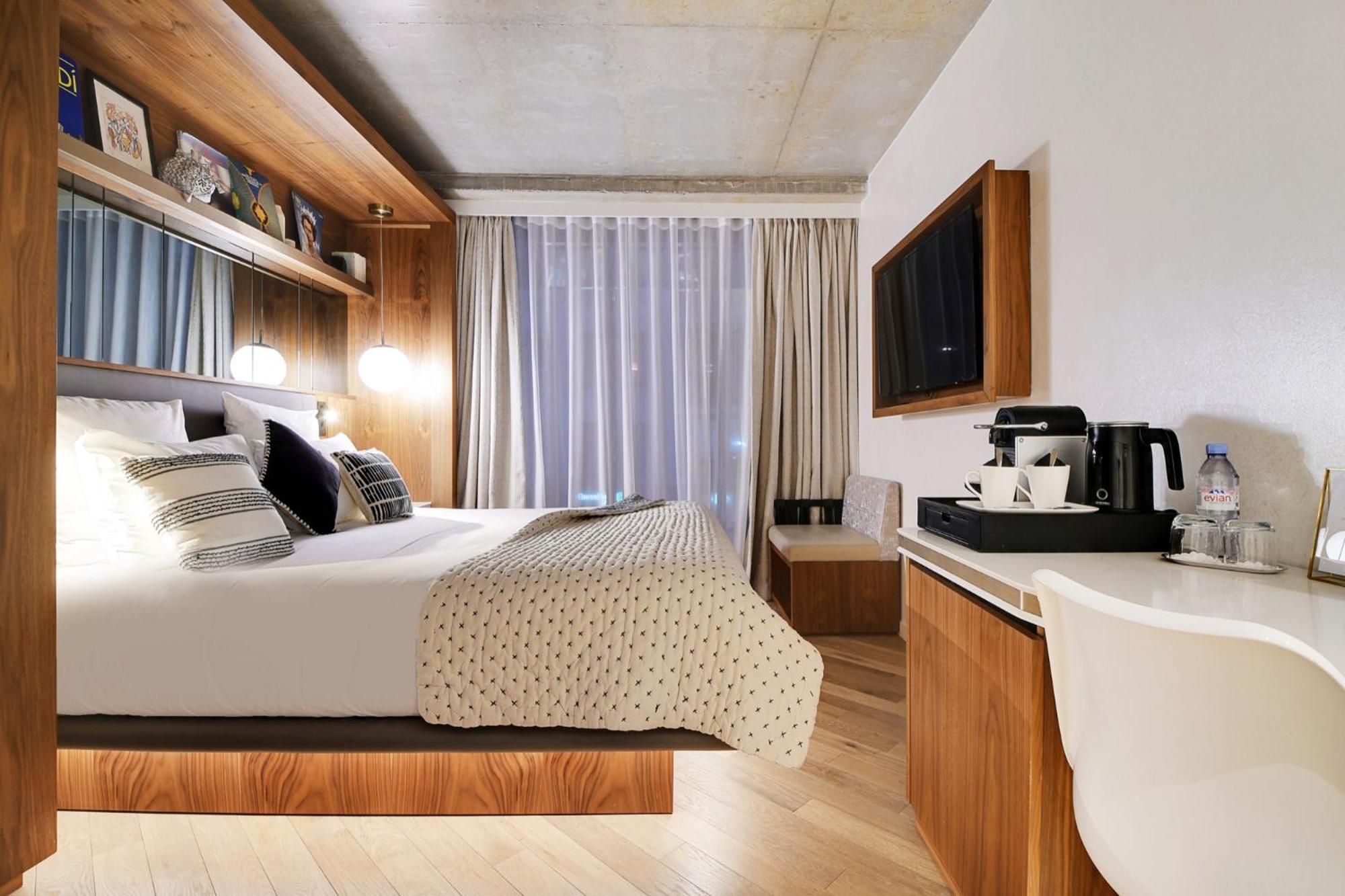 Card Hotel