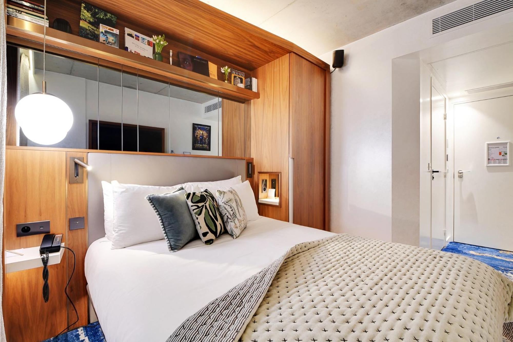Card Hotel