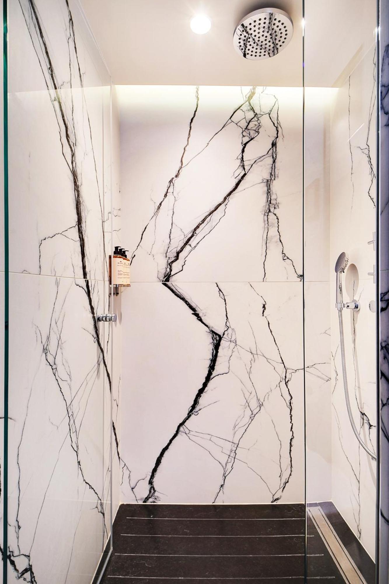 Card Hotel Paris