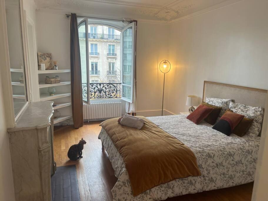 Guest Nearby Champs Elysees