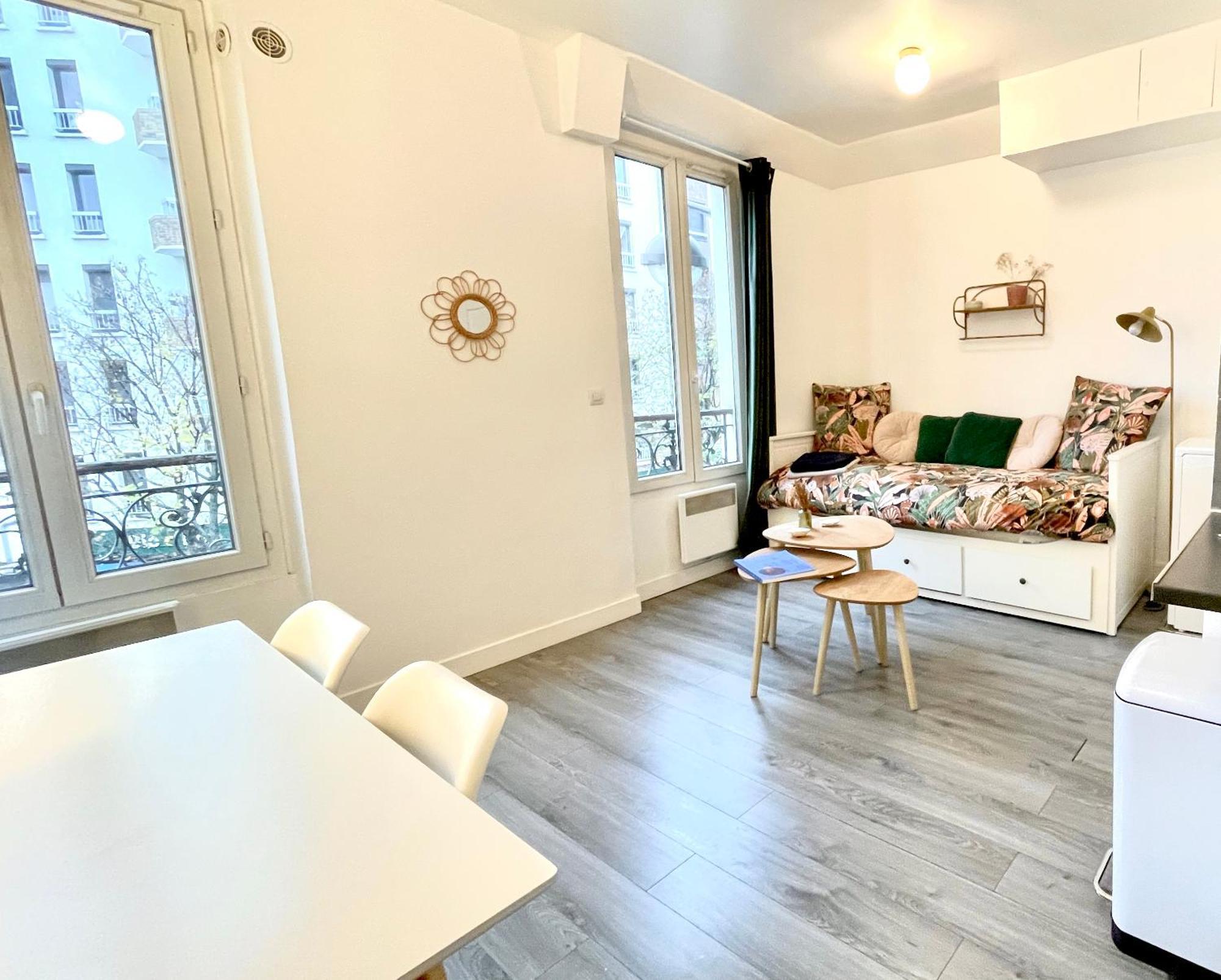 Charming Bright Sunny Near Canal St Martin Apartment