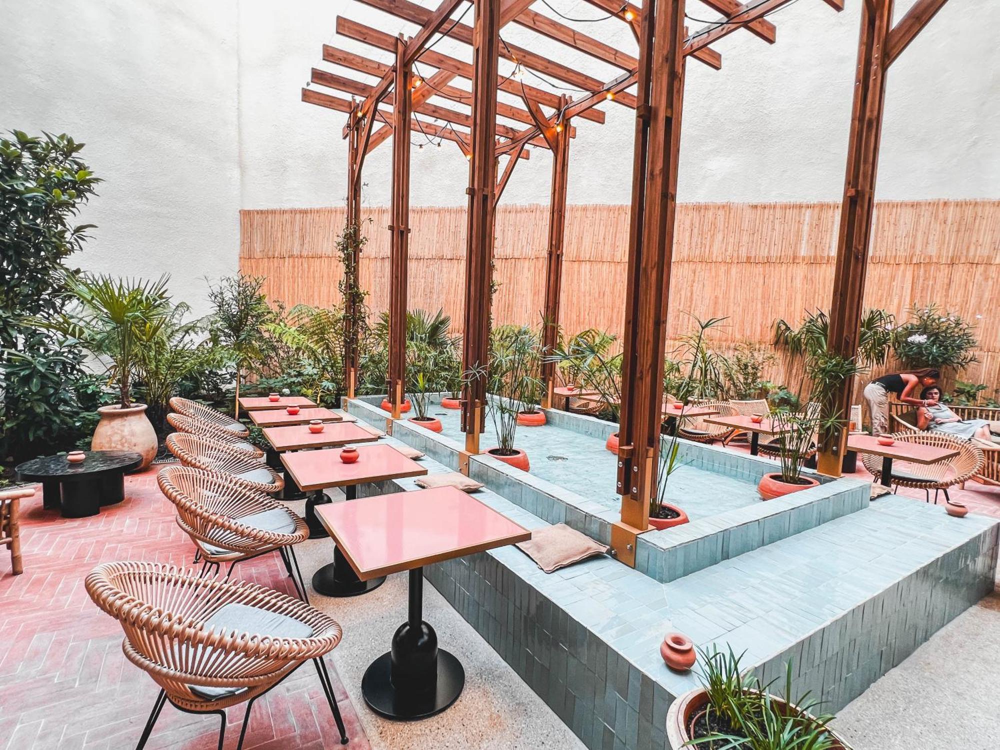 Hotel Bloom House & 4*