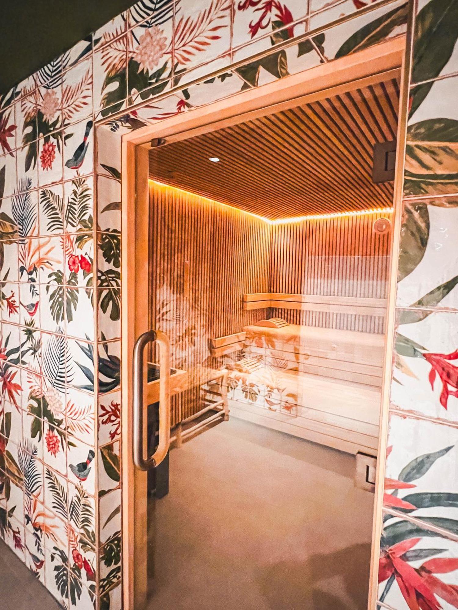 Hotel Bloom House & 4*