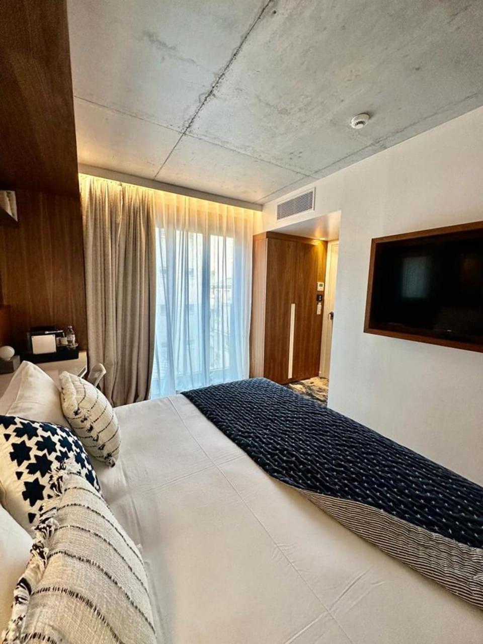 Card Hotel