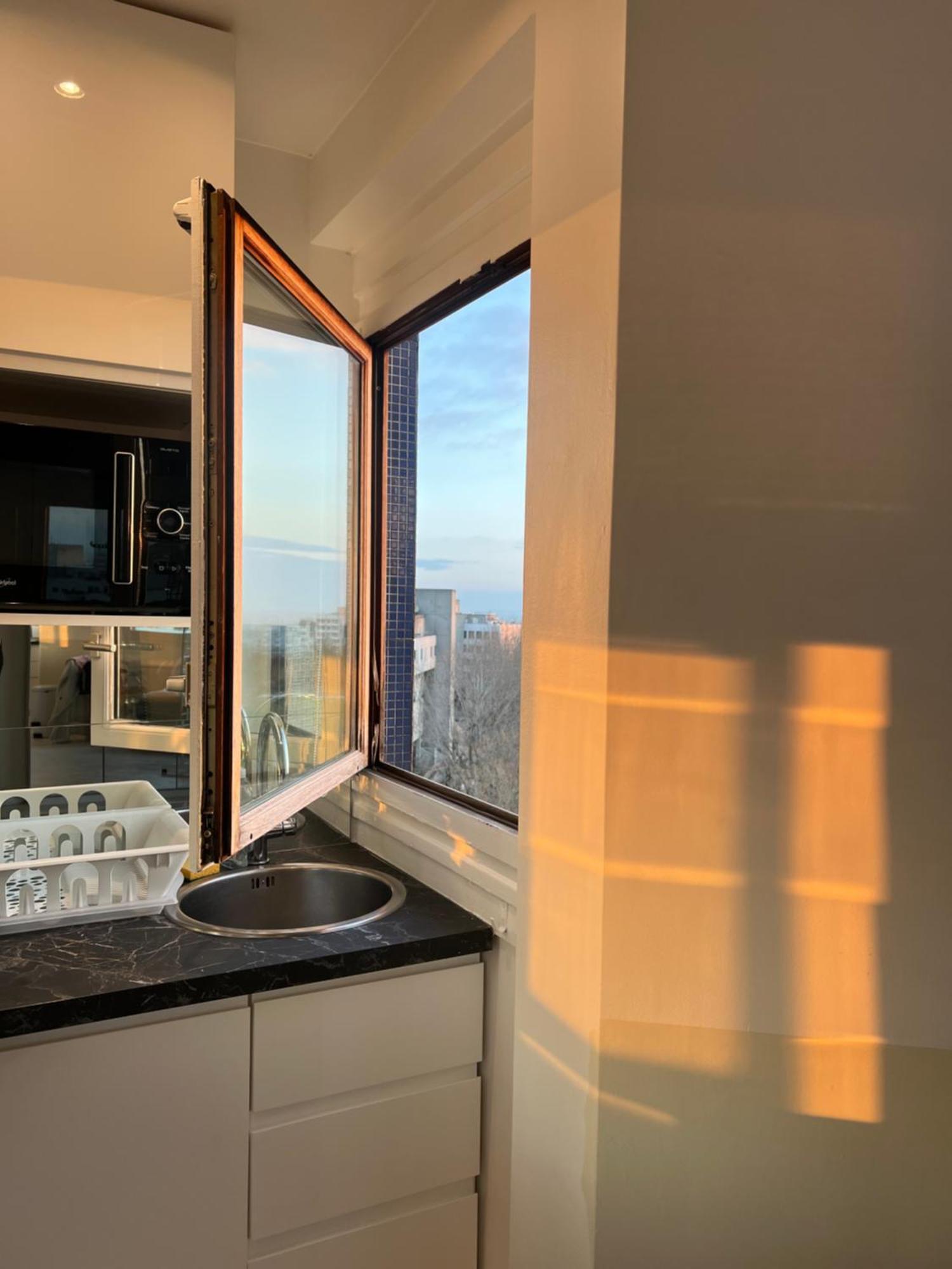 Apartment In With View, 15min Direct To Center *