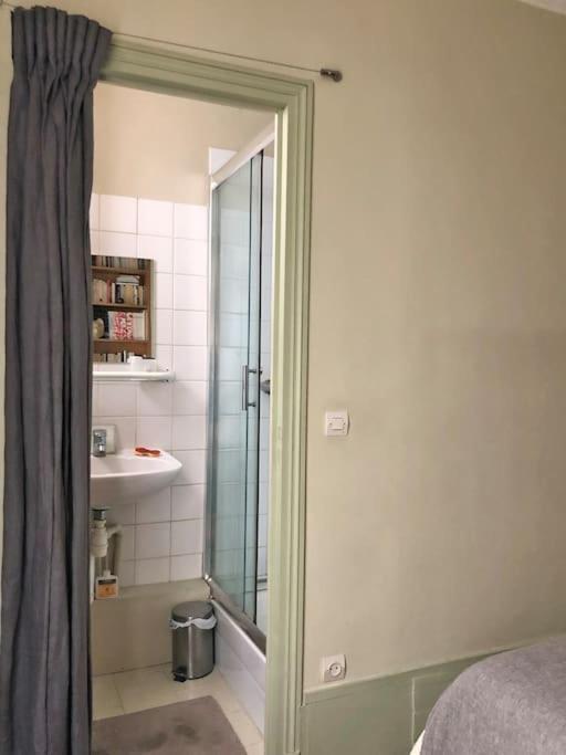 A Haven Of Peace In Pigalle * Parigi