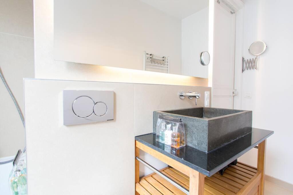 Eiffel Apartment