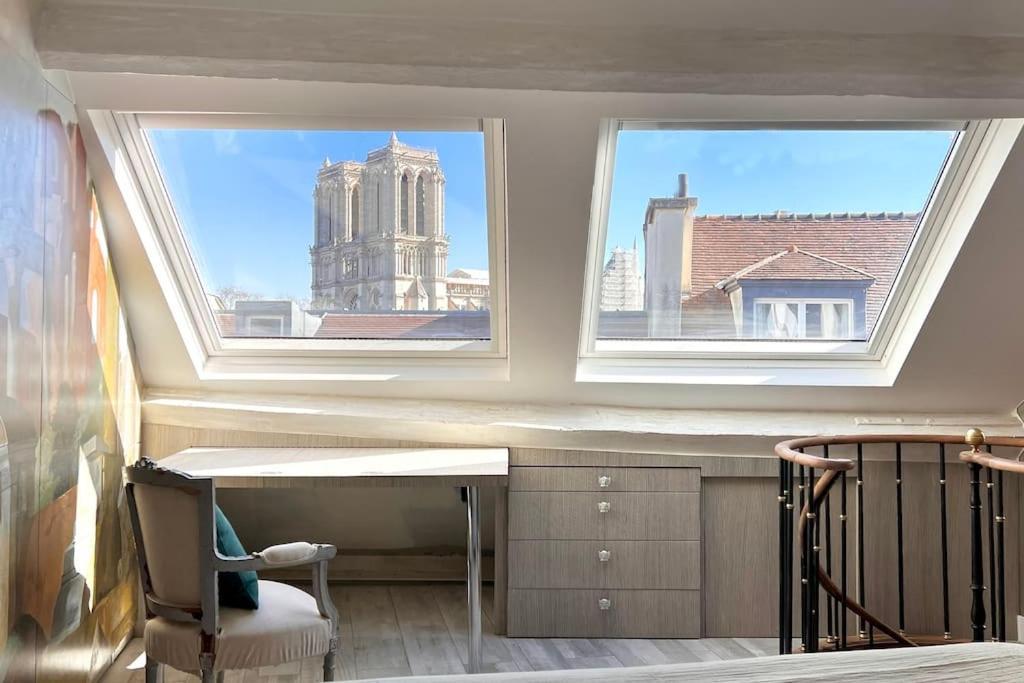 Rooftop Triplex With Garden At Notre Dame