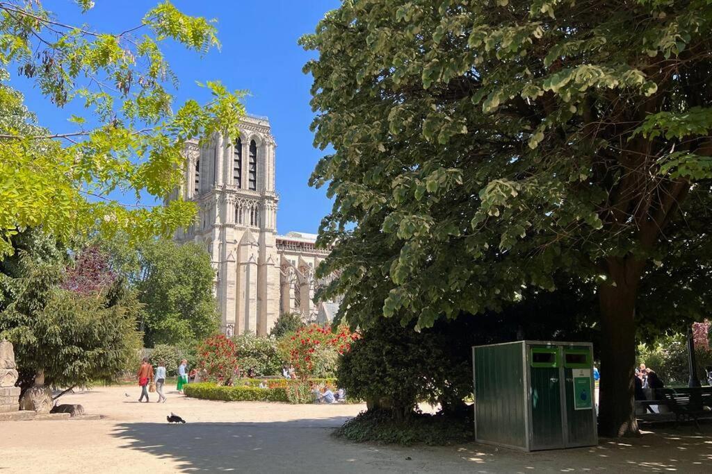 Apartment Rooftop Triplex With Garden At Notre Dame