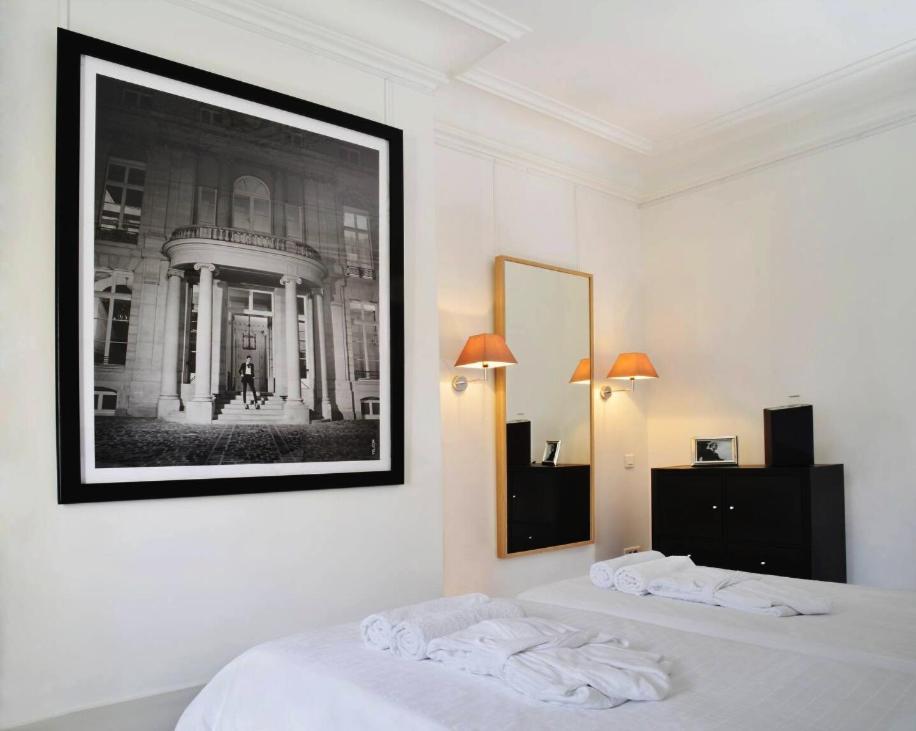 Eiffel Apartment