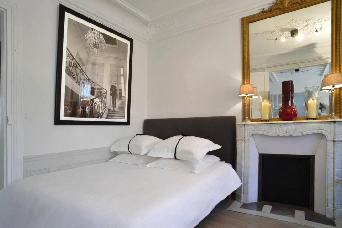 Eiffel Apartment