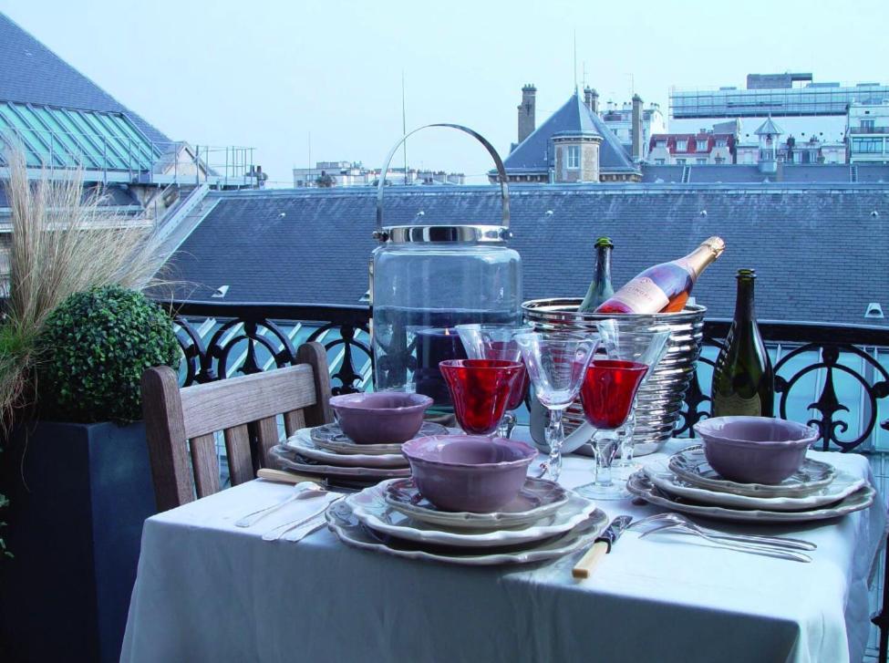 Eiffel Apartment
