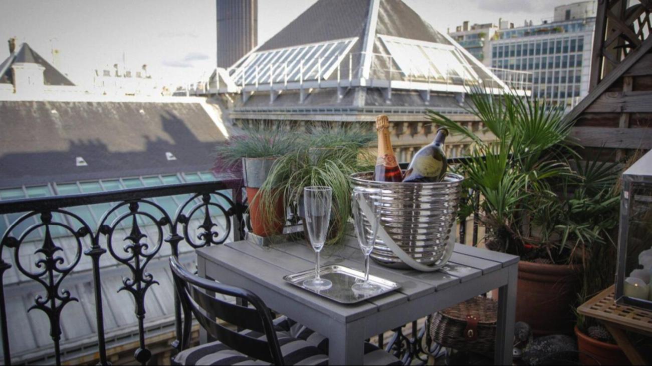 Eiffel Apartment
