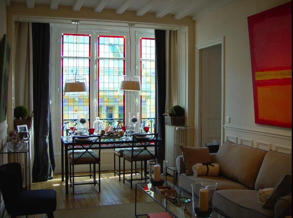 Eiffel Apartment