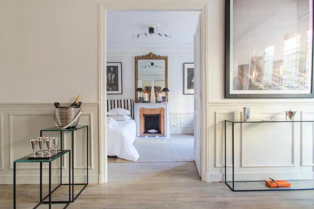 Eiffel Apartment