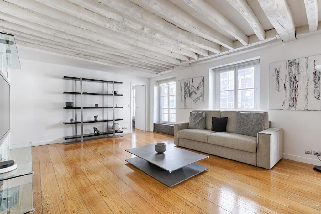 Marais Historical Center Charming 1br