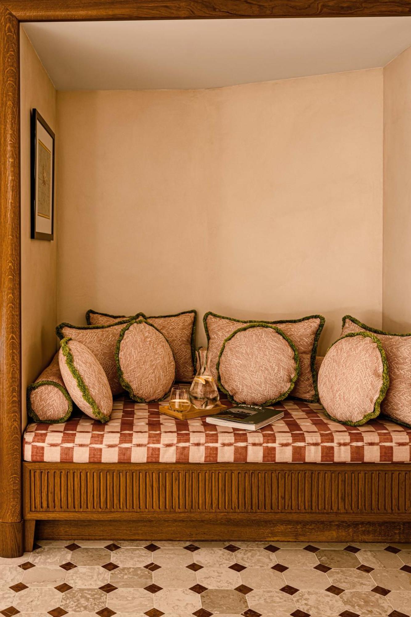 Saint James 5* Paris