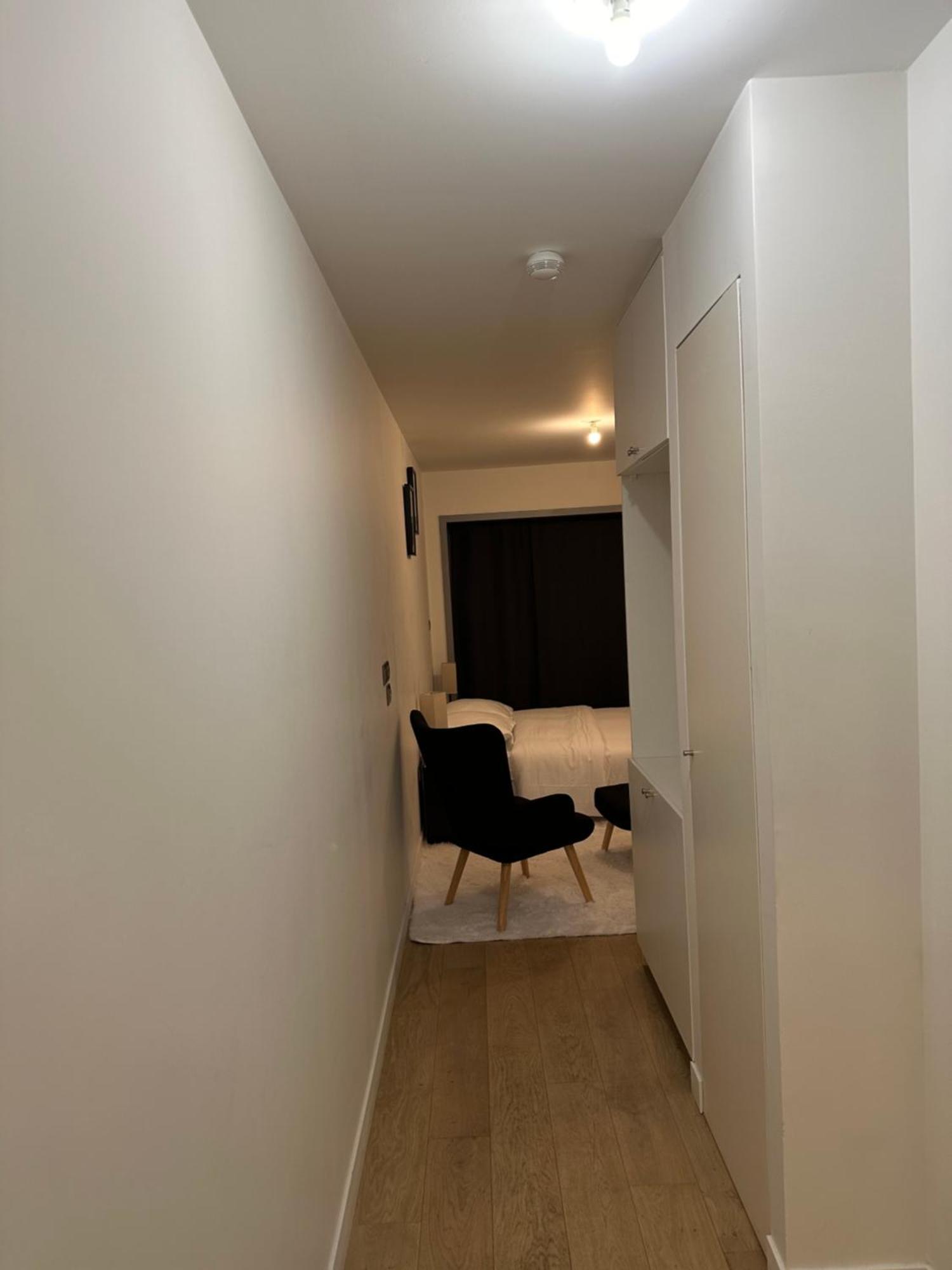 Apartment New Upscale 1 Bedroom Paris