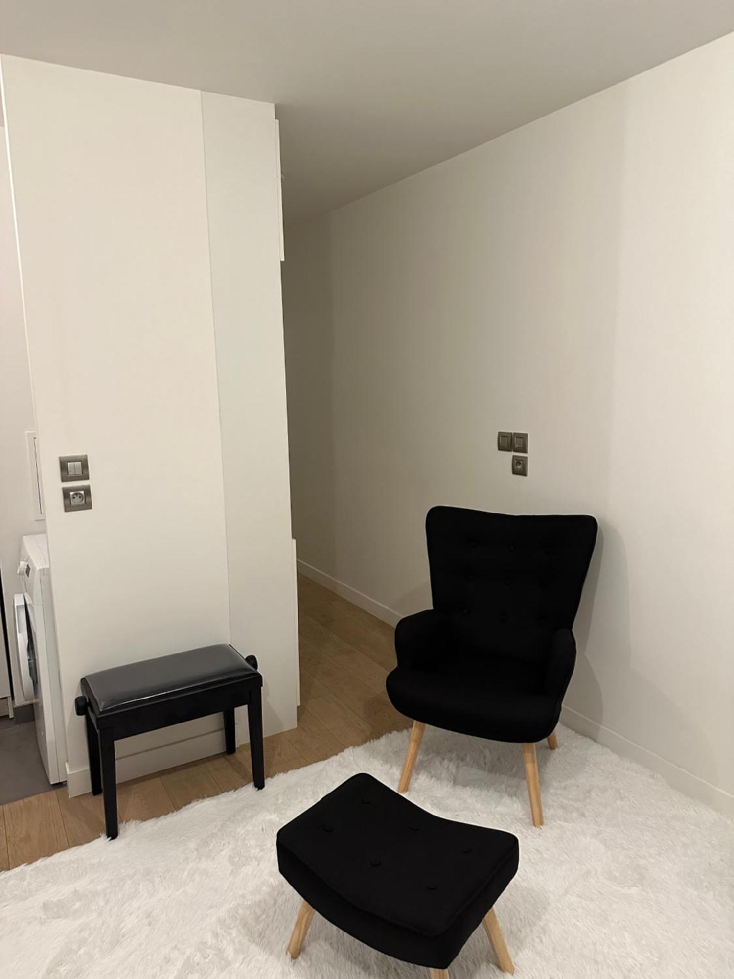 New Upscale 1 Bedroom Apartment
