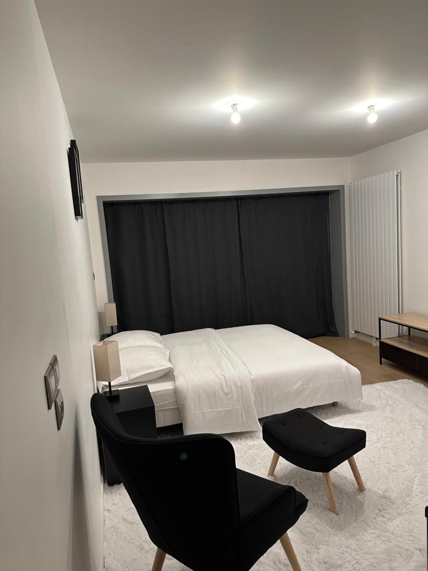 New Upscale 1 Bedroom * Paris