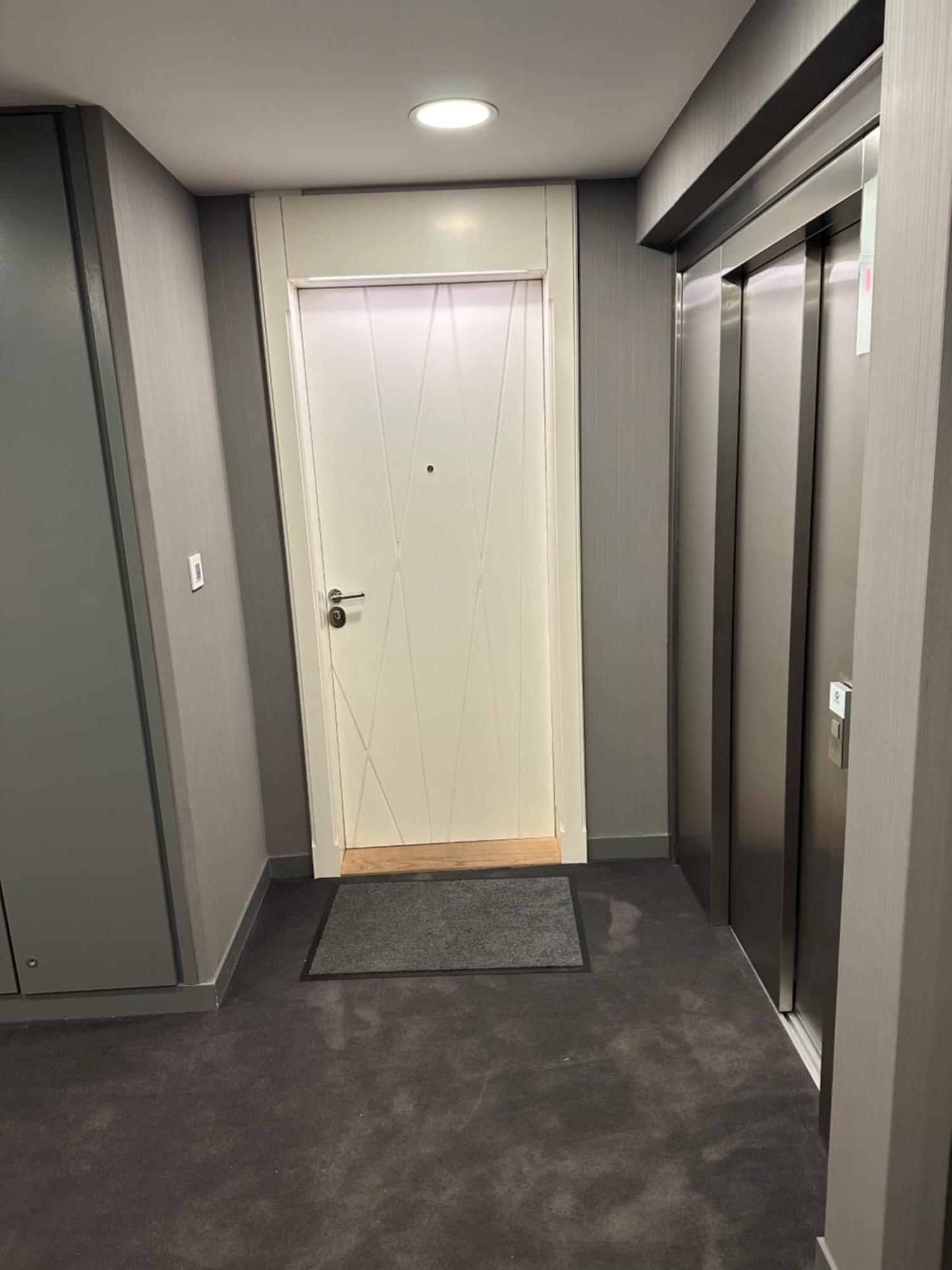 New Upscale 1 Bedroom Apartment Paris