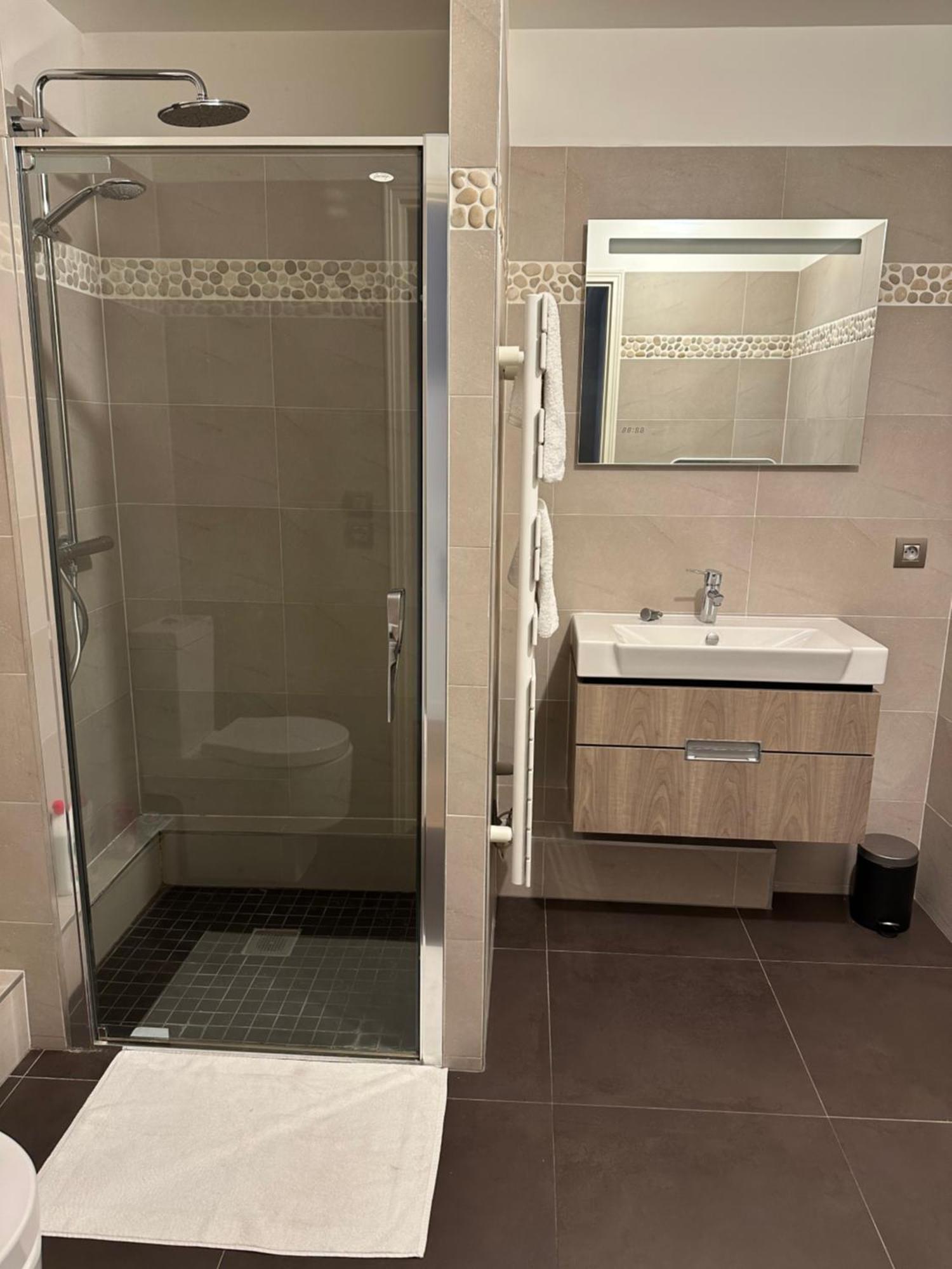New Upscale 1 Bedroom *
