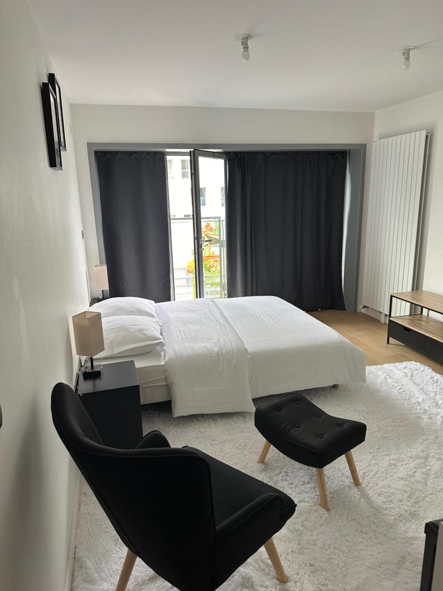 New Upscale 1 Bedroom Paris