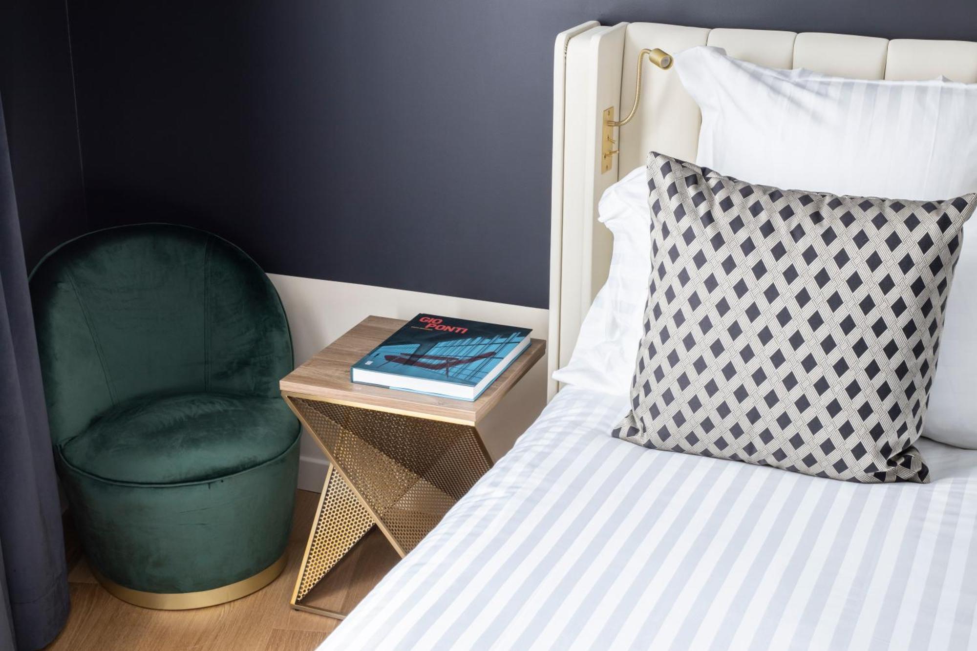 Parisianer Hotel 4*