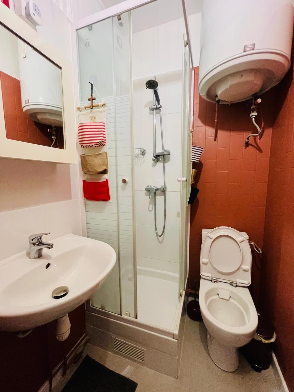 Apartment Dream Dwell Paris-artist Flat 450m To Mont Martre Paris