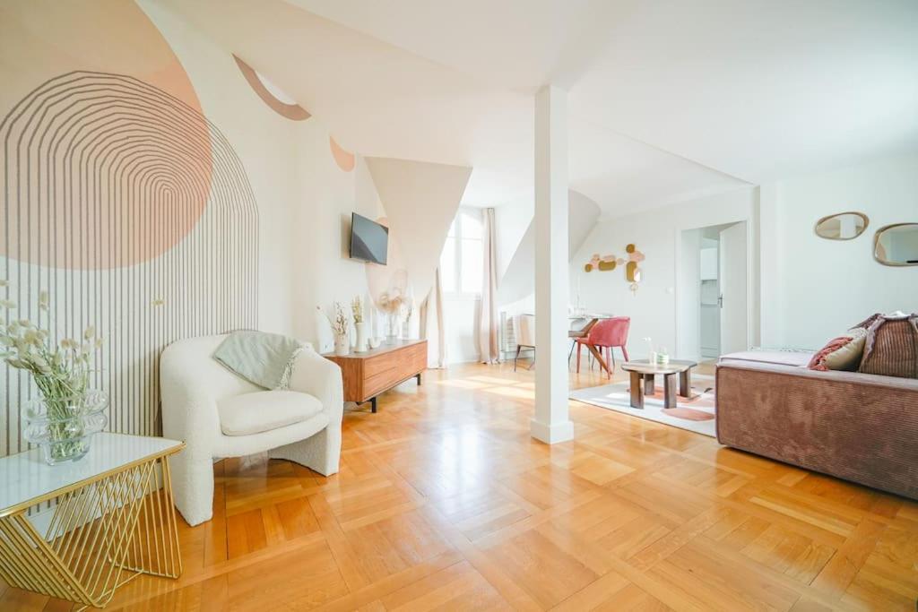 Haussmannien 16eme Apartment