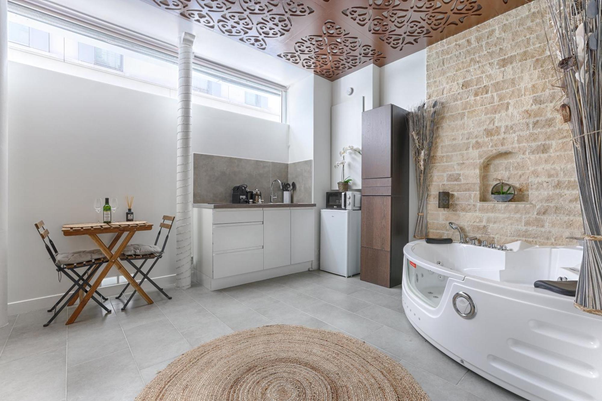 Appartamento Mykeypers - Lovely With Jacuzzi Parigi