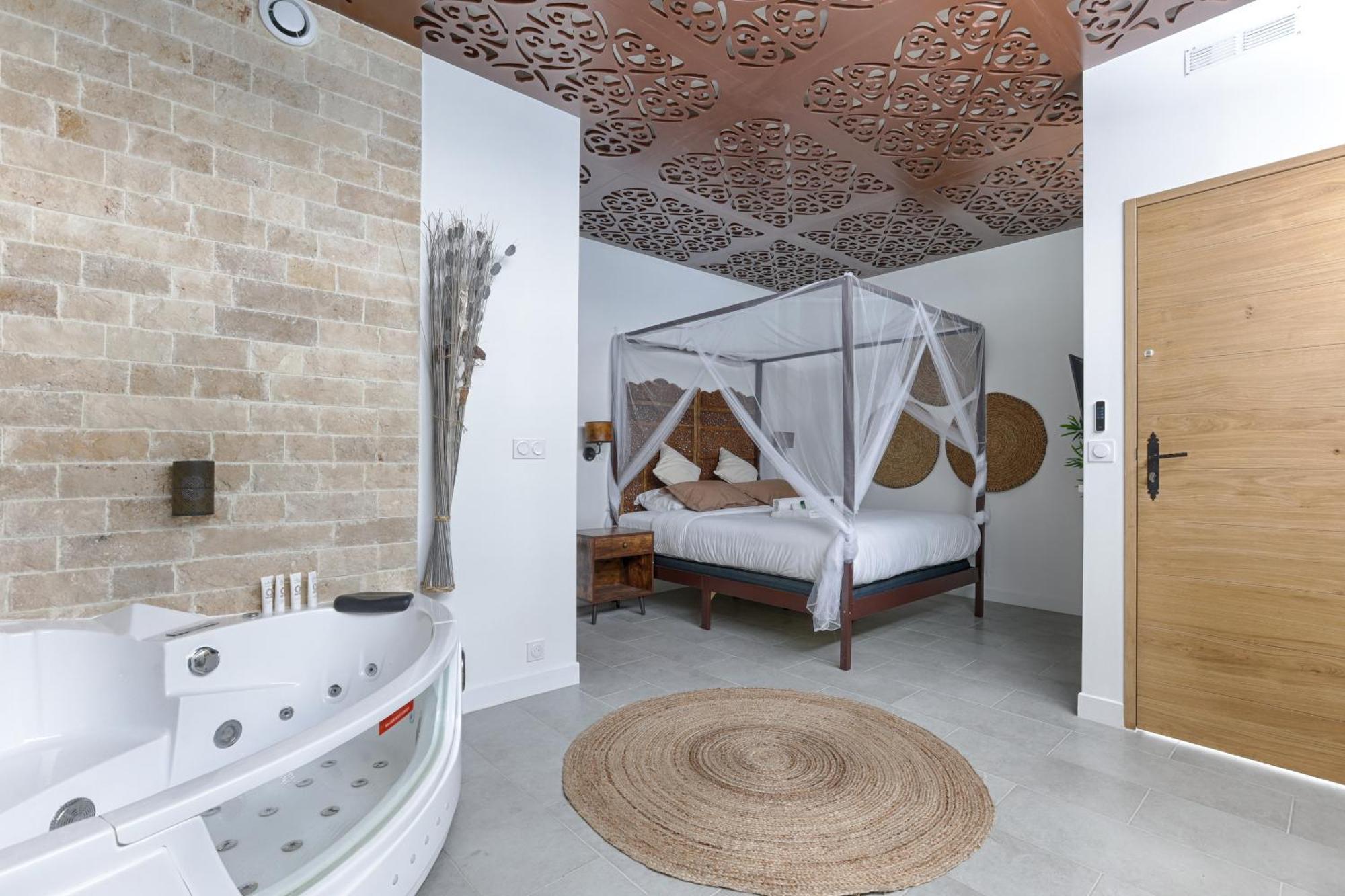 Mykeypers - Lovely With Jacuzzi Parigi