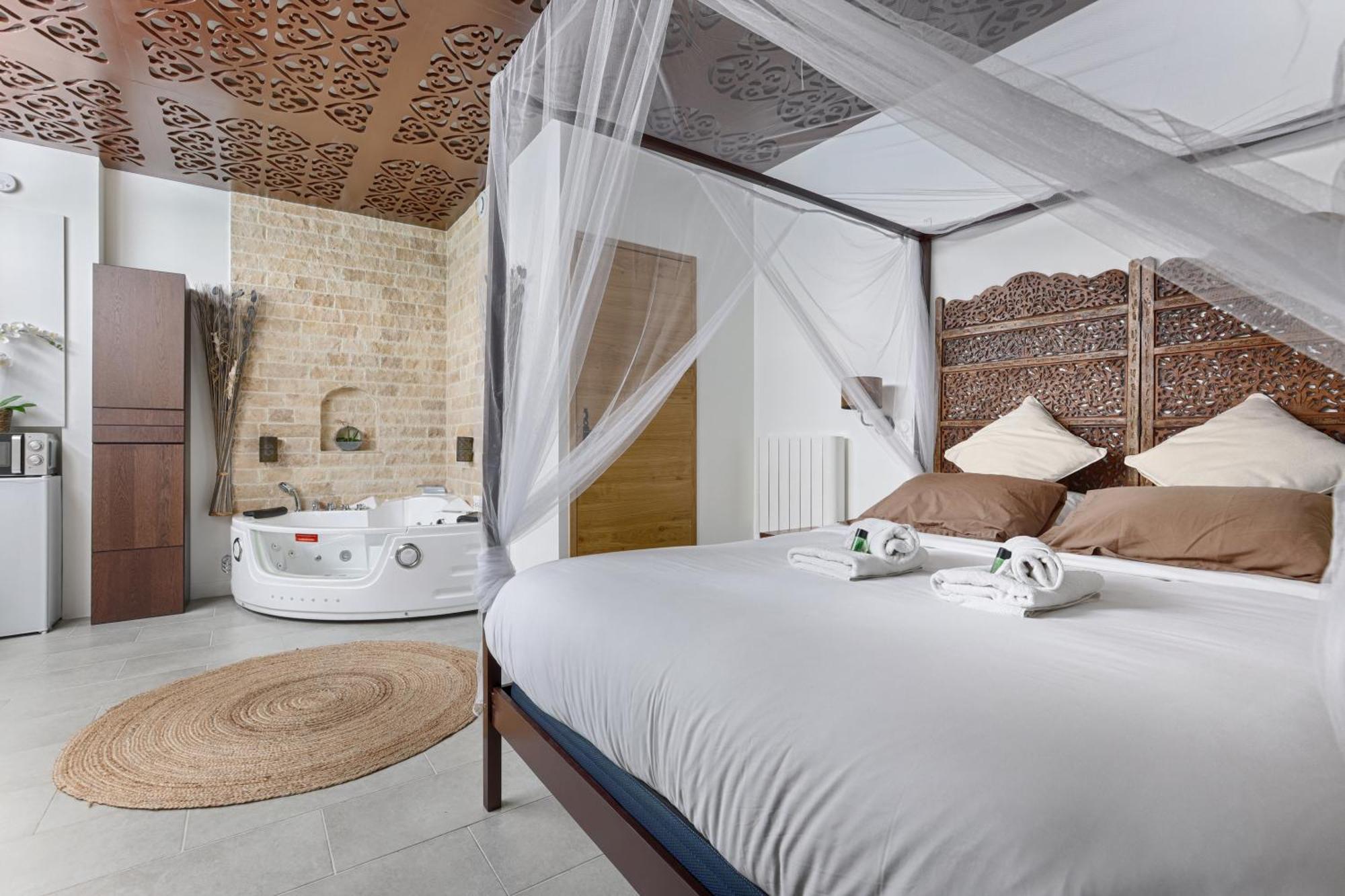 Mykeypers - Lovely With Jacuzzi Parigi